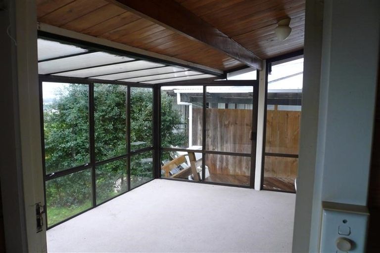 Photo of property in 2/23a Gladstone Road, Northcote, Auckland, 0627