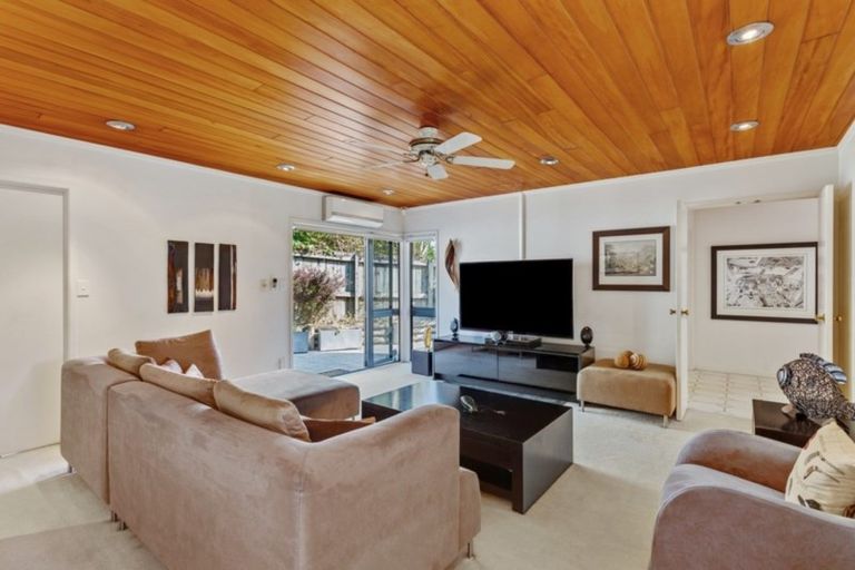 Photo of property in 3 Scorpio Place, Windsor Park, Auckland, 0632