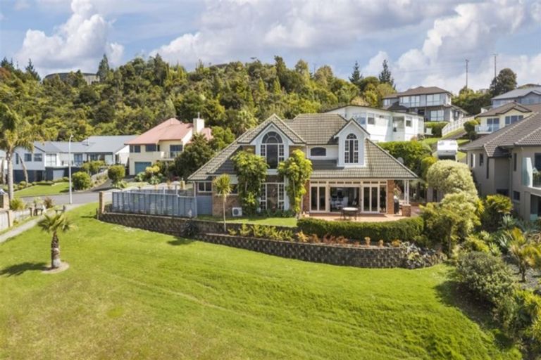 Photo of property in 64 Waldorf Crescent, Orewa, 0931