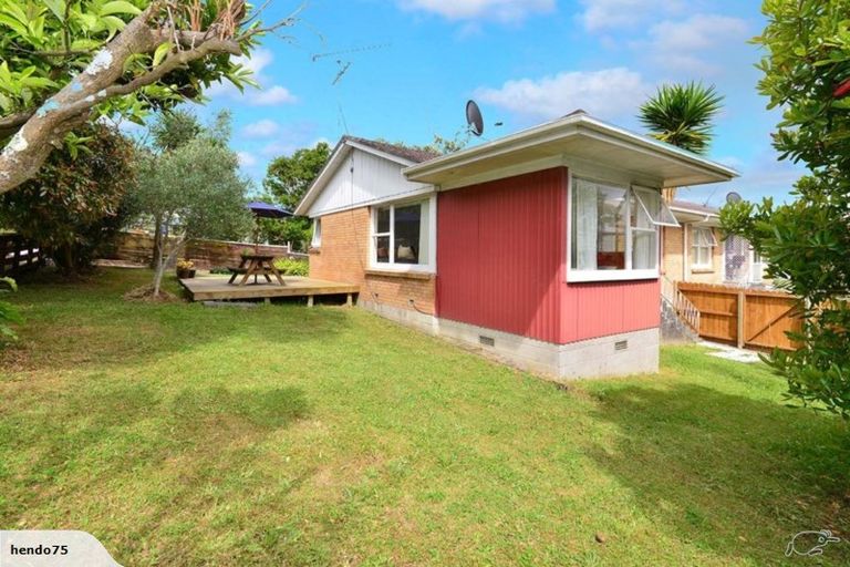 Photo of property in 2/97 Archers Road, Hillcrest, Auckland, 0629