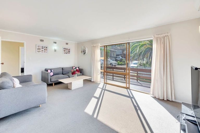 Photo of property in 1/2a Carlisle Road, Browns Bay, Auckland, 0630