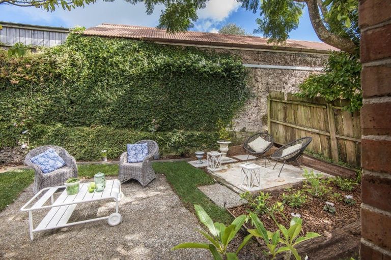Photo of property in 9a Kerr Street, Devonport, Auckland, 0624