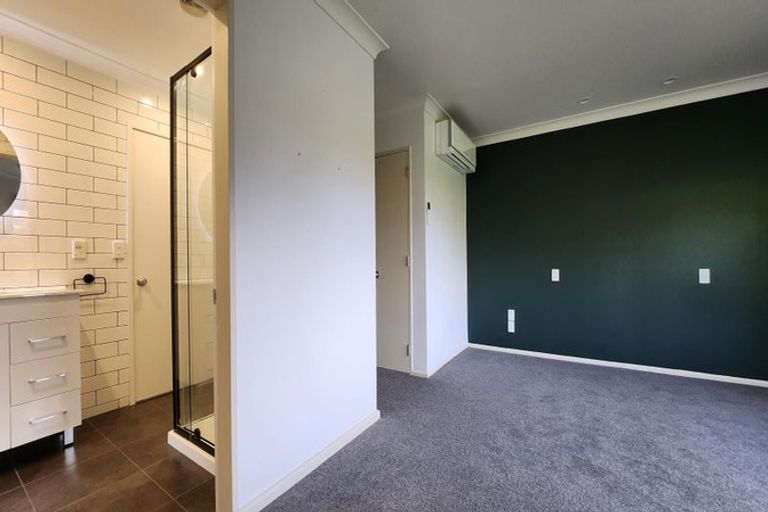 Photo of property in 6a Marjory Close, Broadmeadows, Wellington, 6035