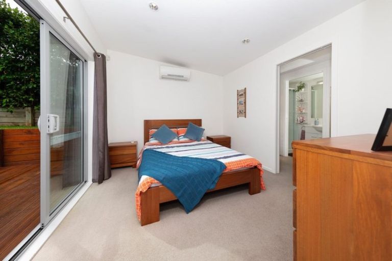 Photo of property in 6 Cronin Place, Beach Haven, Auckland, 0626