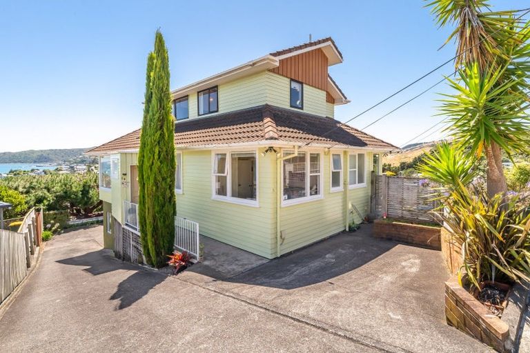 Photo of property in 28 Taupo Crescent, Plimmerton, Porirua, 5026