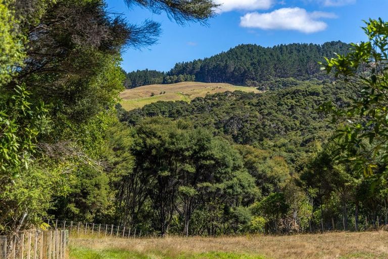 Photo of property in 1223 Old North Road, Helensville, 0875