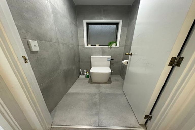 Photo of property in 27a Downing Street, Glenfield, Auckland, 0629