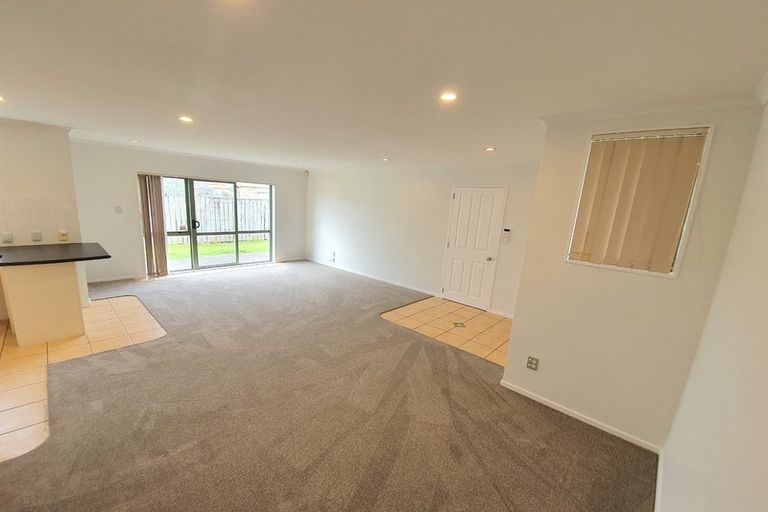 Photo of property in 17 Scotts Field Drive, Takanini, 2112