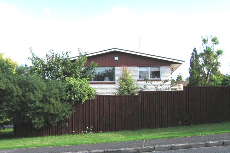 Photo of property in 1/21 Jaemont Avenue, Te Atatu South, Auckland, 0610