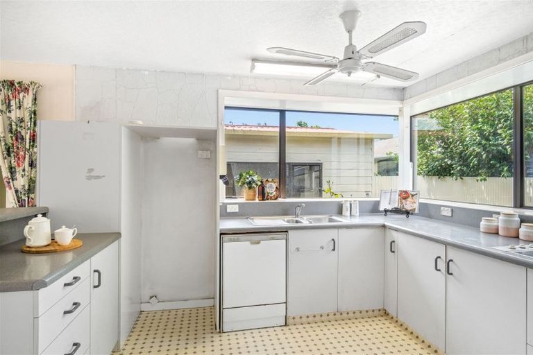 Photo of property in 121 Denise Crescent, Hornby, Christchurch, 8042