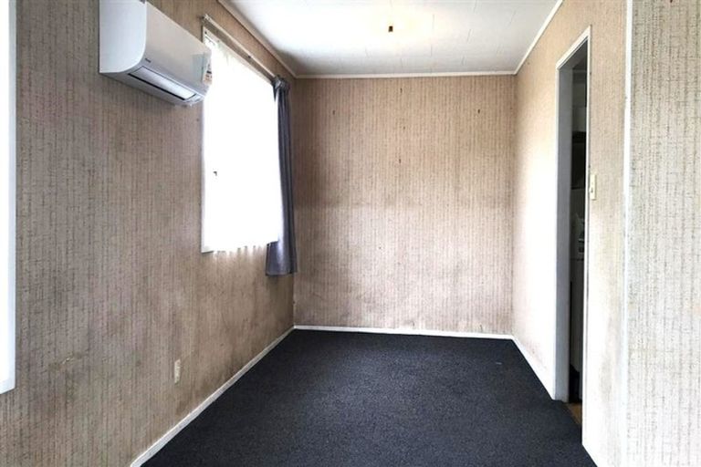 Photo of property in 15 Balwyn Place, Clendon Park, Auckland, 2103