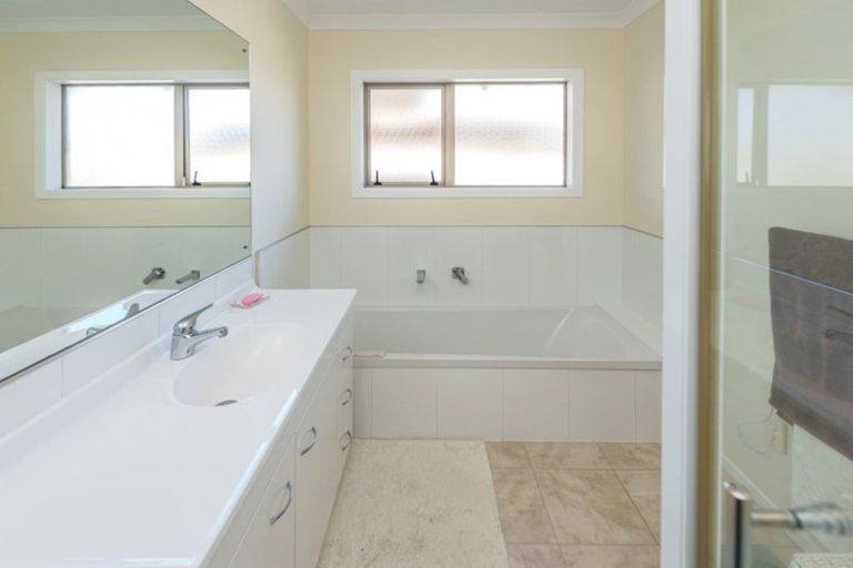 Photo of property in 15 Gilligan Close, College Estate, Whanganui, 4500