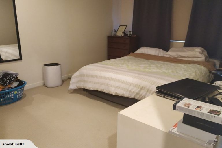 Photo of property in 8 Bangla Place, Massey, Auckland, 0614