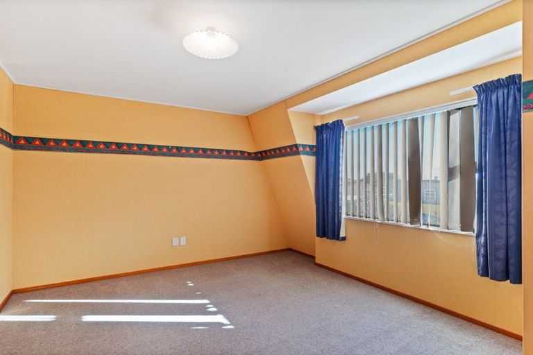 Photo of property in 633a Queen Street East, Levin, 5510