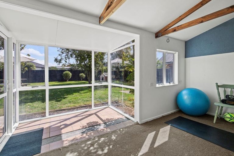 Photo of property in 6a Hurst Place, Parklands, Christchurch, 8083