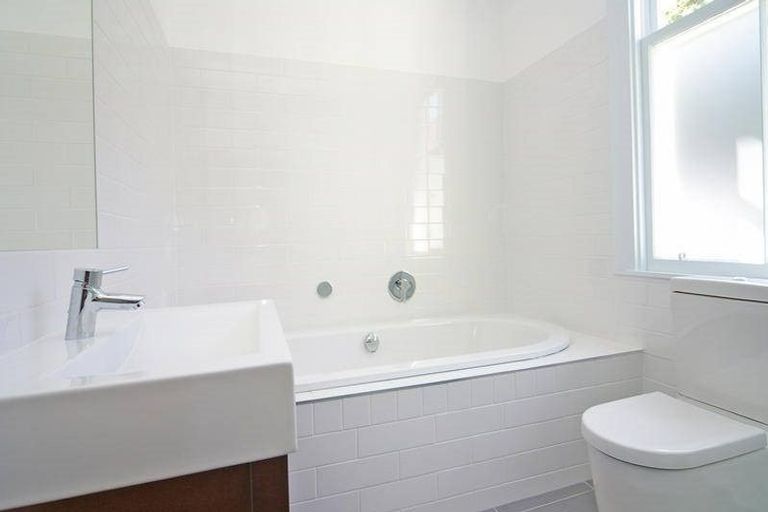 Photo of property in 54 Hawker Street, Mount Victoria, Wellington, 6011