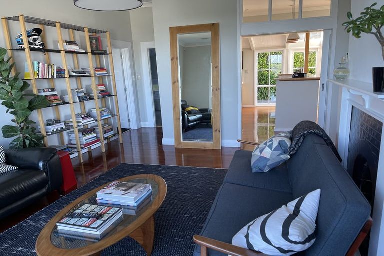 Photo of property in 82 Moana Road, Kelburn, Wellington, 6012