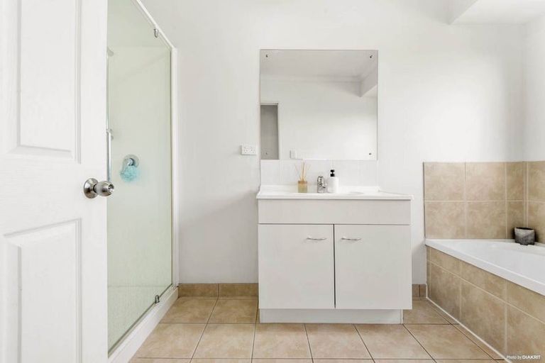 Photo of property in 16 Cathcart Close, Pukekohe, 2120