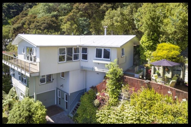 Photo of property in 73 Walter Road, Lowry Bay, Lower Hutt, 5013