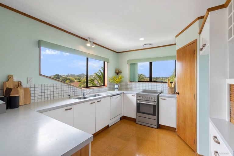 Photo of property in 1/32 Mark Edward Drive, Half Moon Bay, Auckland, 2012