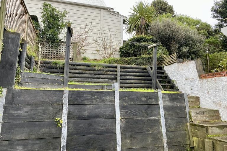 Photo of property in 26 Edinburgh Terrace, Berhampore, Wellington, 6023