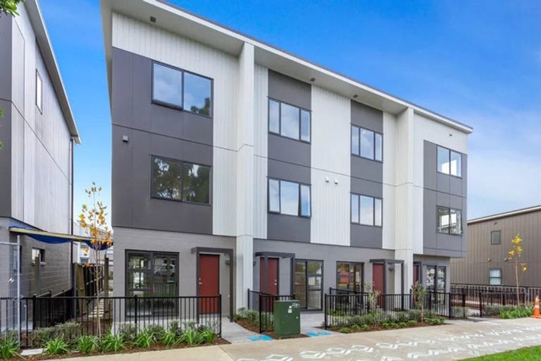 Photo of property in 4/20 Bader Drive, Mangere, Auckland, 2022