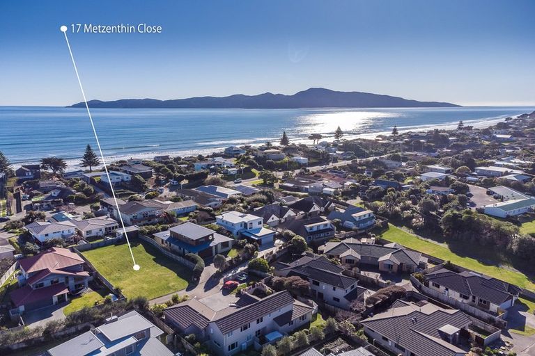 Photo of property in 17 Metzenthin Close, Raumati South, Paraparaumu, 5032