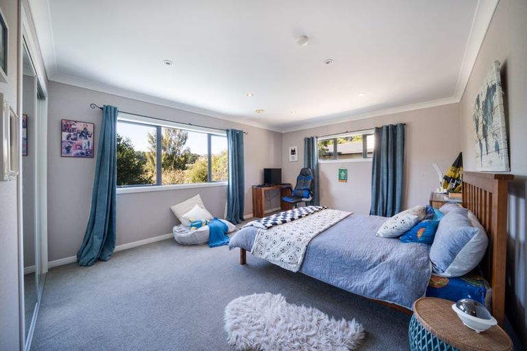 Photo of property in 20 Wantwood Grove, Churton Park, Wellington, 6037