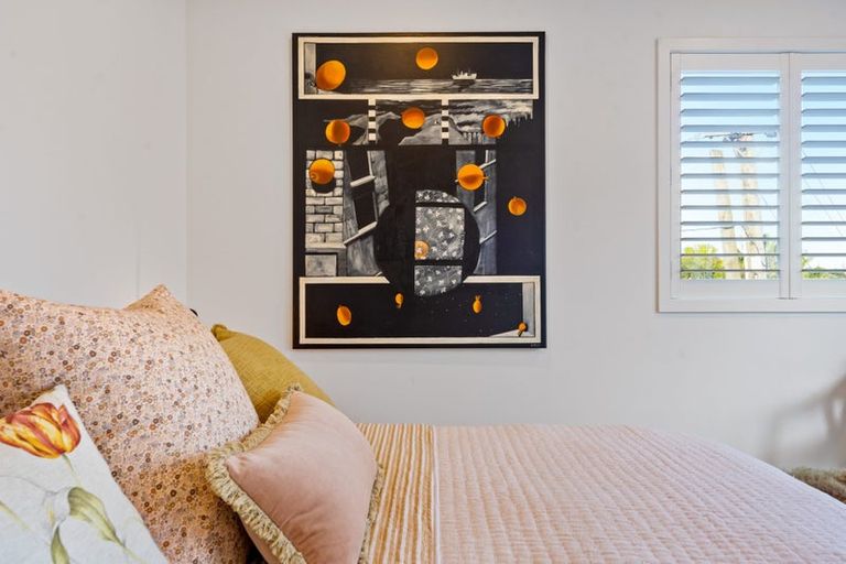 Photo of property in 37a Parr Terrace, Castor Bay, Auckland, 0620