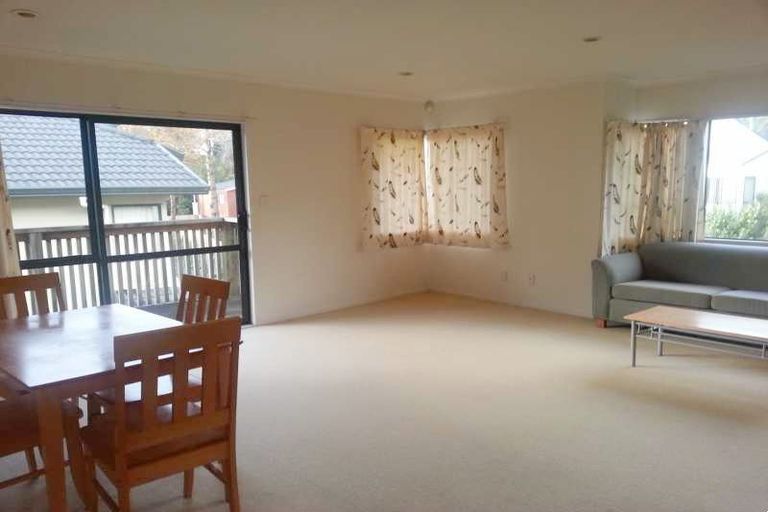 Photo of property in 21 Springside Place, New Lynn, Auckland, 0600