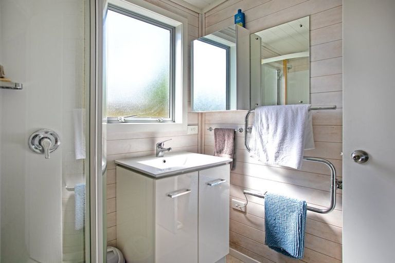 Photo of property in 74 Watt Street, Coromandel, 3506