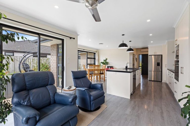 Photo of property in 27 Leet Crescent, Papamoa Beach, Papamoa, 3118