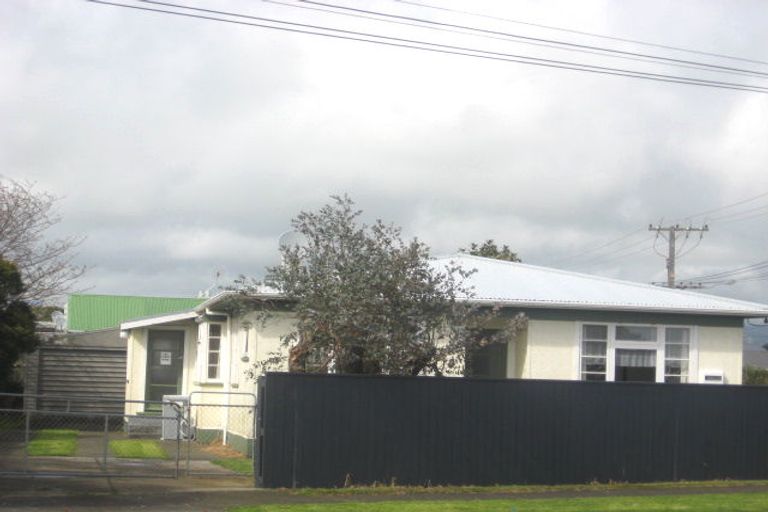 Photo of property in 2/137a Ngamotu Road, Spotswood, New Plymouth, 4310