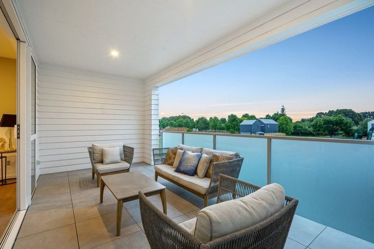 Photo of property in 4 Yellow Pear Lane, Karaka, 2578