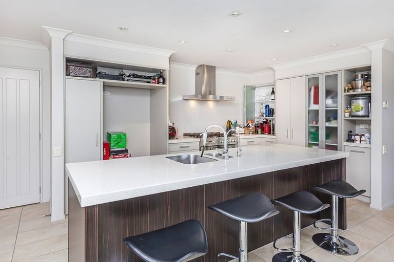 Photo of property in 17 Laurel Oak Drive, Schnapper Rock, Auckland, 0632