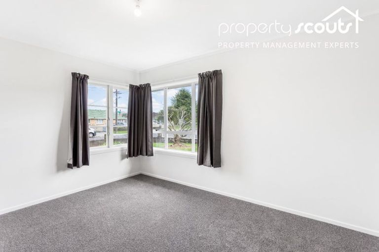 Photo of property in 16 Serjeant Street, Henderson, Auckland, 0612