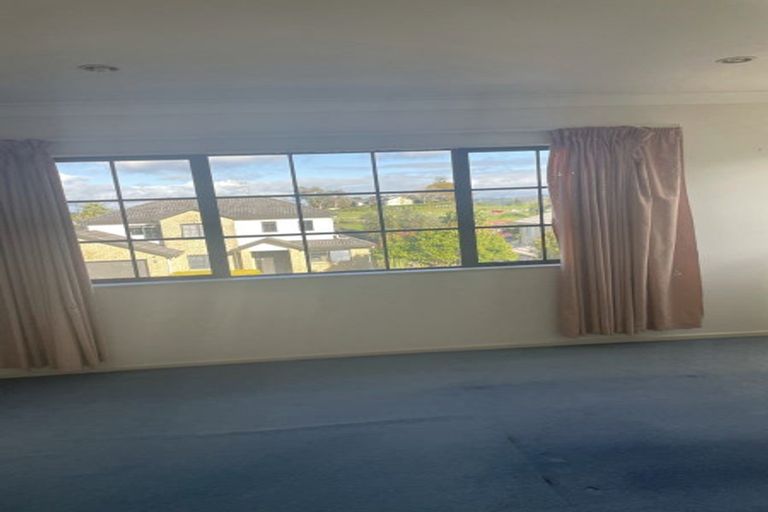 Photo of property in 3 Maidstone Place, Oteha, Auckland, 0632