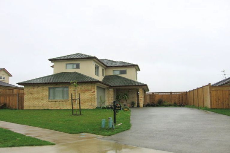 Photo of property in 1 Mary Forgham Drive, Greenhithe, Auckland, 0632