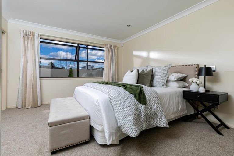 Photo of property in 135 Centreway Road, Orewa, 0931