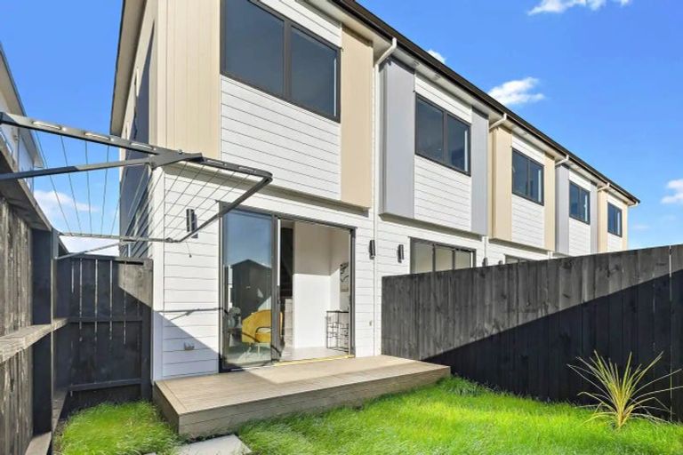Photo of property in 7/101 Botany Road, Botany Downs, Auckland, 2010