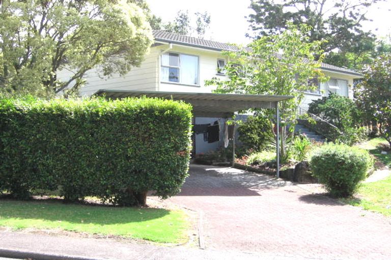 Photo of property in 23 Temuri Place, Glendene, Auckland, 0602