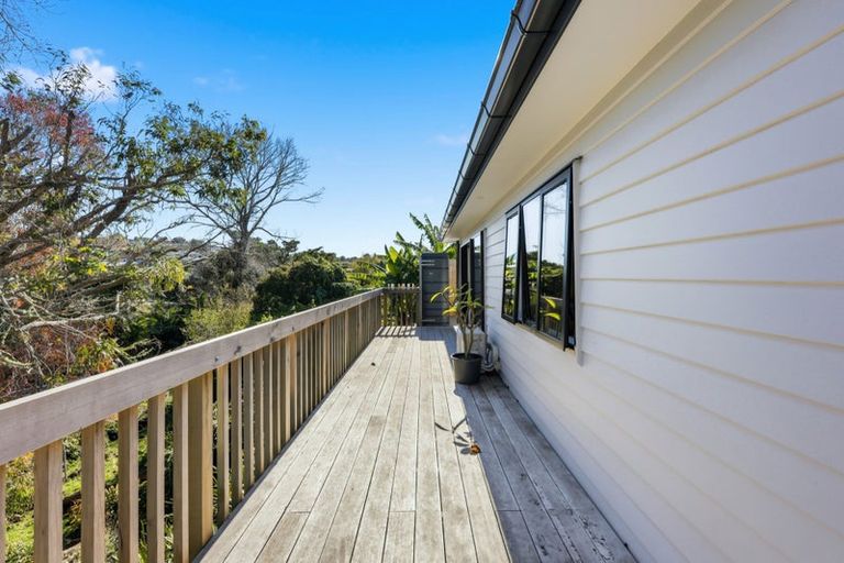 Photo of property in 64 Robbies Road, Shelly Park, Auckland, 2014