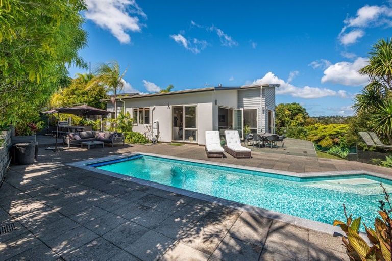 Photo of property in 29 Schopolo Place, Schnapper Rock, Auckland, 0632