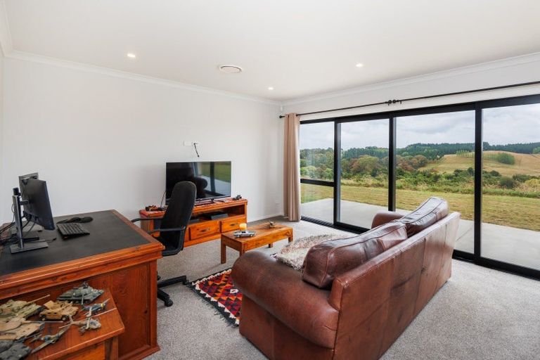 Photo of property in 46 Fry Road, Halcombe, Feilding, 4777