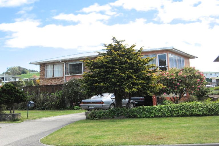 Photo of property in 1 Winston Street, Acacia Bay, Taupo, 3330