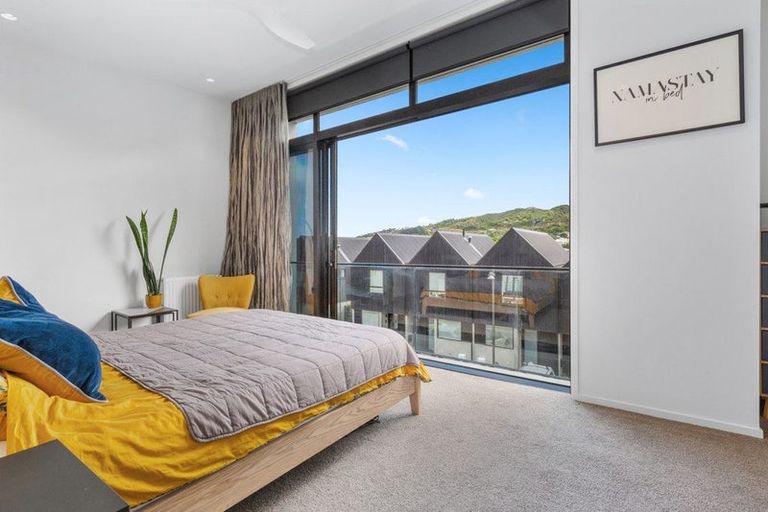 Photo of property in 5 Jean Caldwell Way, Island Bay, Wellington, 6023