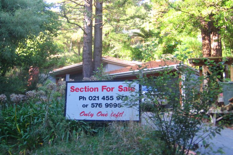 Photo of property in 6 Francis Bell Grove, Lowry Bay, Lower Hutt, 5013