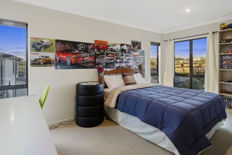 Photo of property in 53 Medallion Drive, Oteha, Auckland, 0632