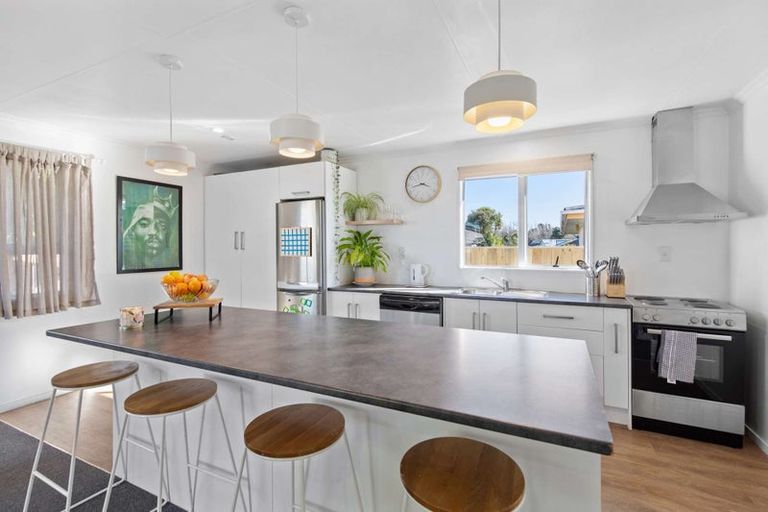 Photo of property in 28 Newton Place, Westbrook, Palmerston North, 4412