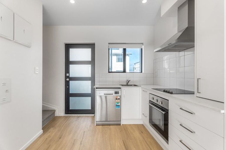 Photo of property in 13 Eileen Newey Place, Henderson, Auckland, 0612